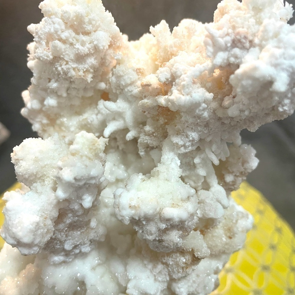 STUNNING CORAL REEF LIKE - white HYDROZINCITE 6”x4” STRONG GREEN UV