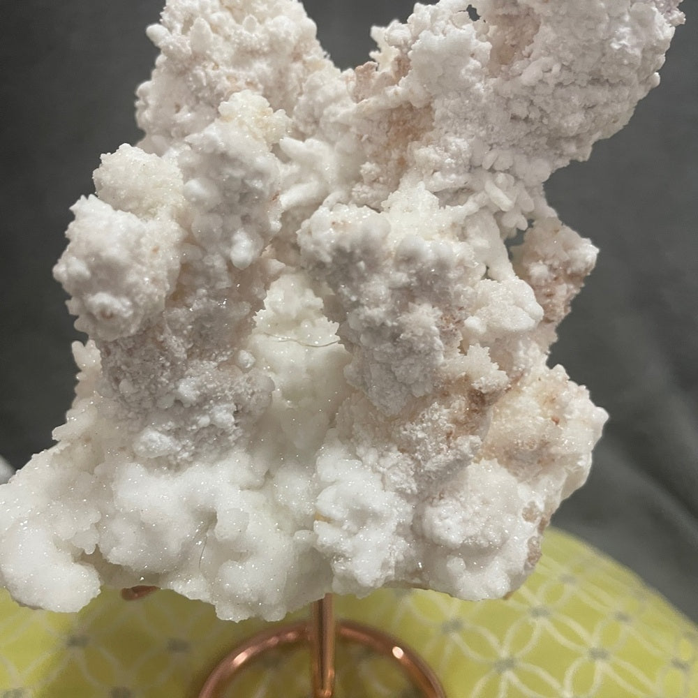 STUNNING CORAL REEF LIKE - white HYDROZINCITE 6”x4” STRONG GREEN UV
