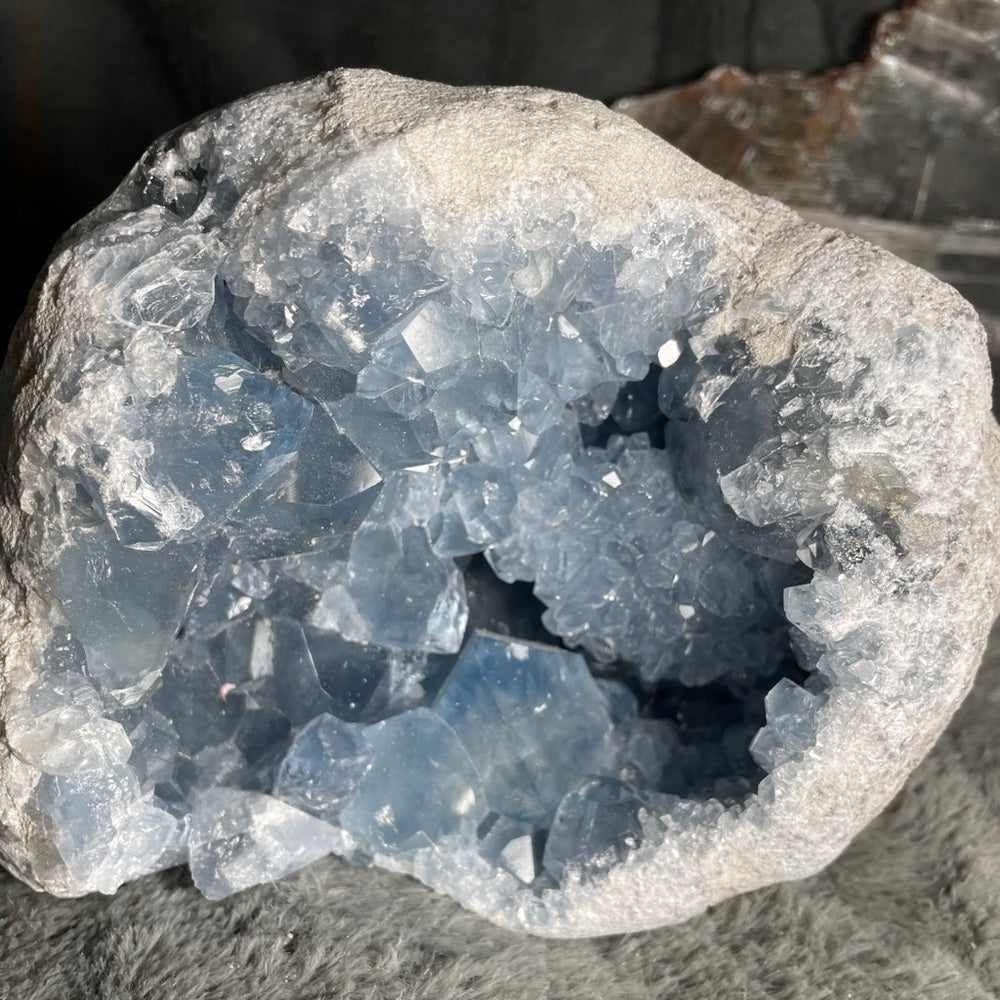 Raw natural crystal specimen HUGE CELESTITE 7.4 LBS - 3.2 KGS
