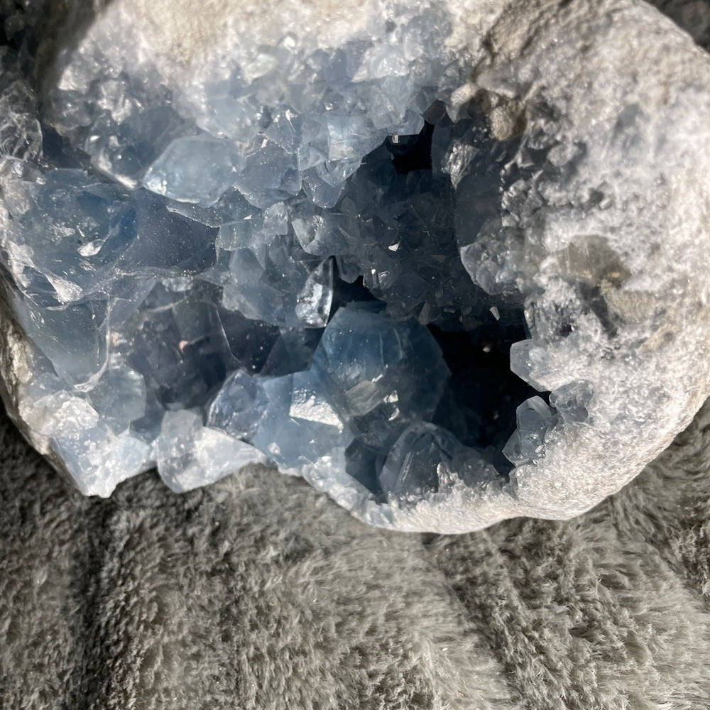 Raw natural crystal specimen HUGE CELESTITE 7.4 LBS - 3.2 KGS