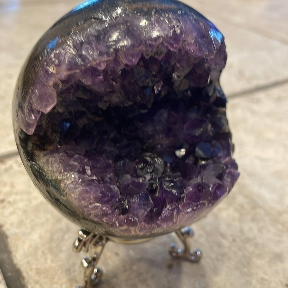 Raw crystal/ amethyst cluster deep purple large teeth 3/4 sphere 3” “Pac-Man”