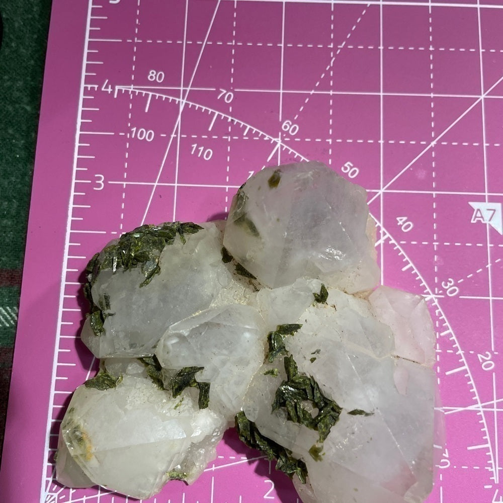 quartz cluster with EPIDOTE! Large points! UNIQUE specimen 3”x3”perfect gift