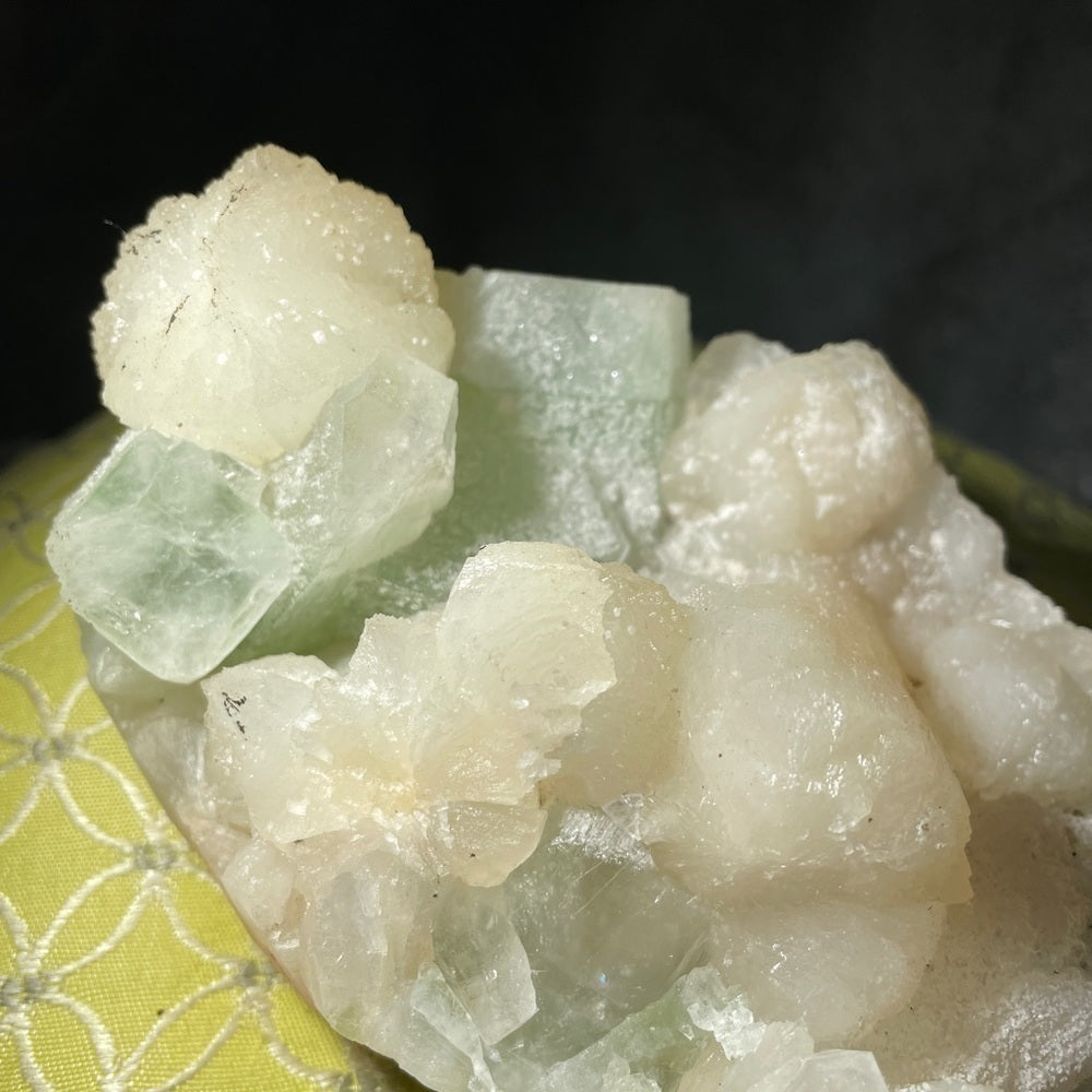 Raw crystal cluster- STILIBITE W/GEEEN FLUORITE 1” CUBES 6”x4” enables creative
