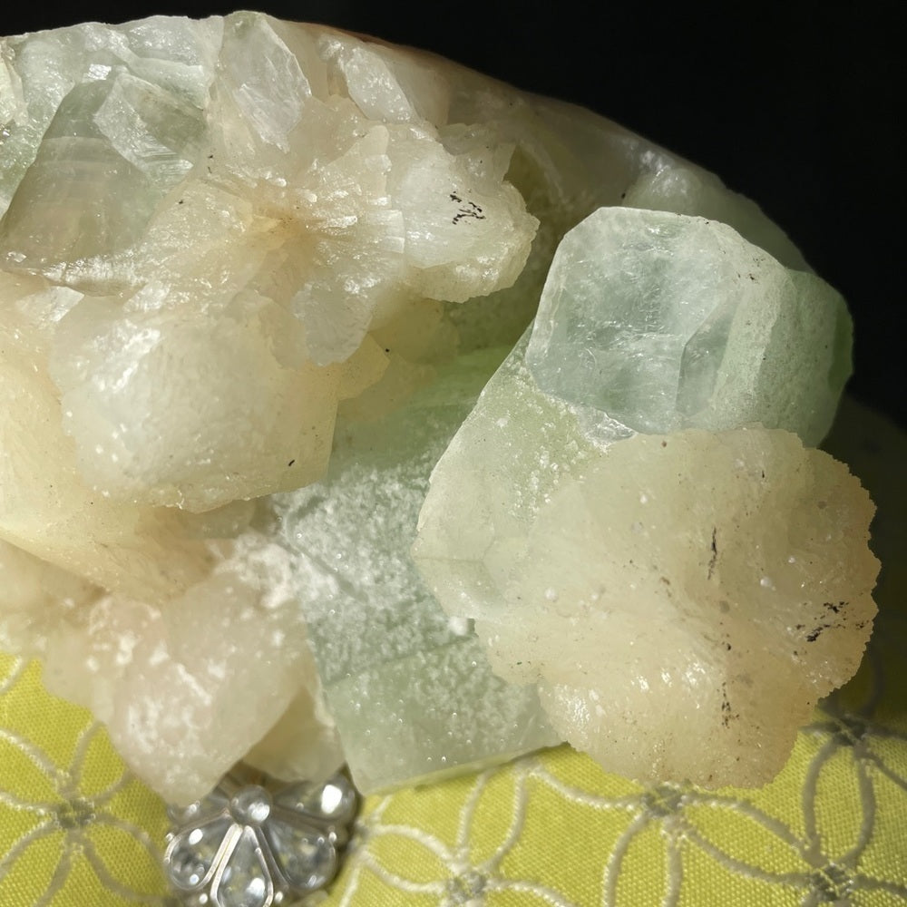 Raw crystal cluster- STILIBITE W/GEEEN FLUORITE 1” CUBES 6”x4” enables creative