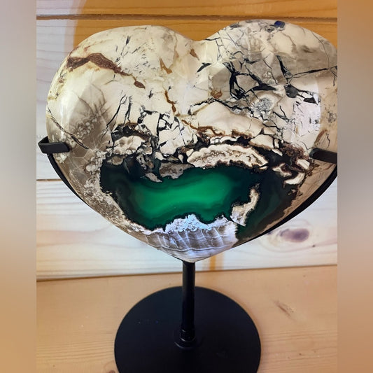 VOLCANO AGATE HEART W/ Custom stand 3.7 KG