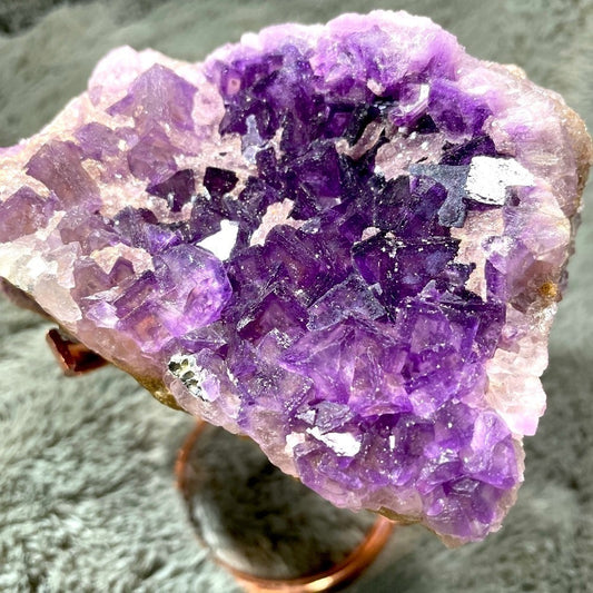Raw crystal PURPLE FLUORITE double sided beauty 4.5”x4” strong HOT PINK UV