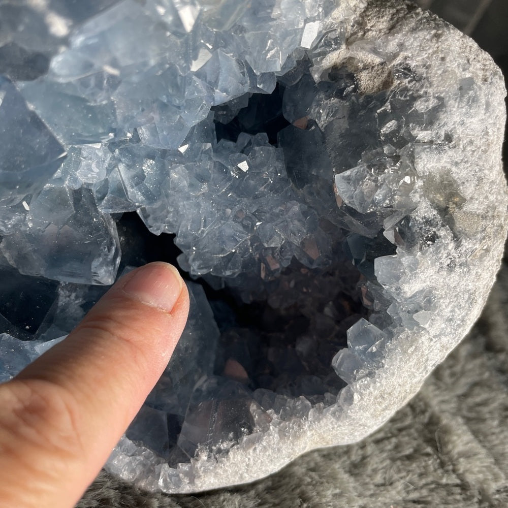 Raw natural crystal specimen HUGE CELESTITE 7.4 LBS - 3.2 KGS