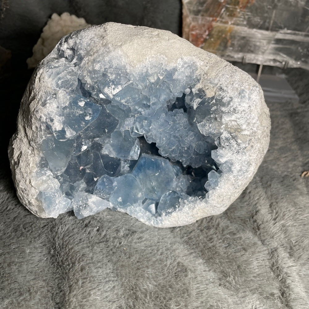 Raw natural crystal specimen HUGE CELESTITE 7.4 LBS - 3.2 KGS