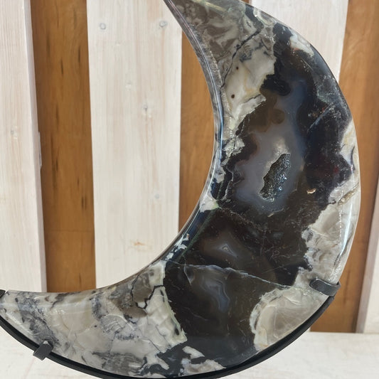 Crystal Valcano MOON 3.3 LBS - 1.4 KG
13” stand included