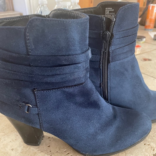 Women’s BLUE SUEDE HEEL BOOTS SZ9