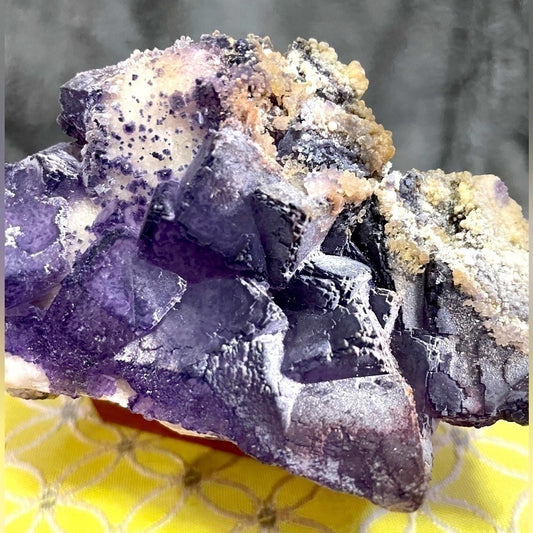 RAW CRYSTAL- SPAHLERITE- XL PURPLE CUBE FORMATIONS FLUORITE STRONG UV 5”x4”x2”
