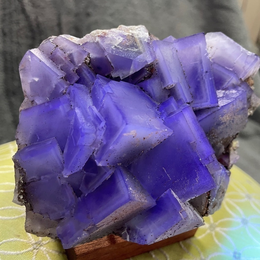 WINDOWS IN WINDOWS FLUORITE? Amazing grey/purple fluorite TRANSLUCENT CUBES