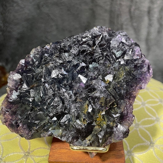 RAW FLUORITE CRYSTAL- DEEP PURPLE W/IRON DEPOSIT- UNIQUE 4”x3” STRONG UVREACTION