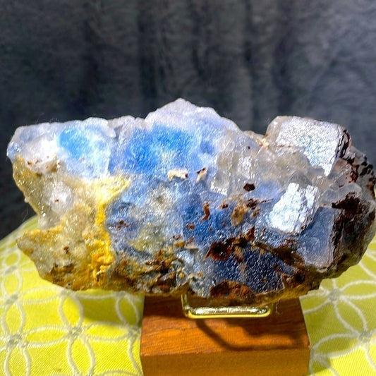 BLUE FLUORITE W/ CITRINE CRYSTAL TRANSLUCENT AND BLUE CUBIC FORM  4.5”x3” UV