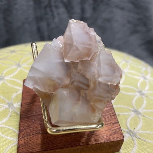 So precious- beautiful fluorite cubic cluster small show piece- show windows UV